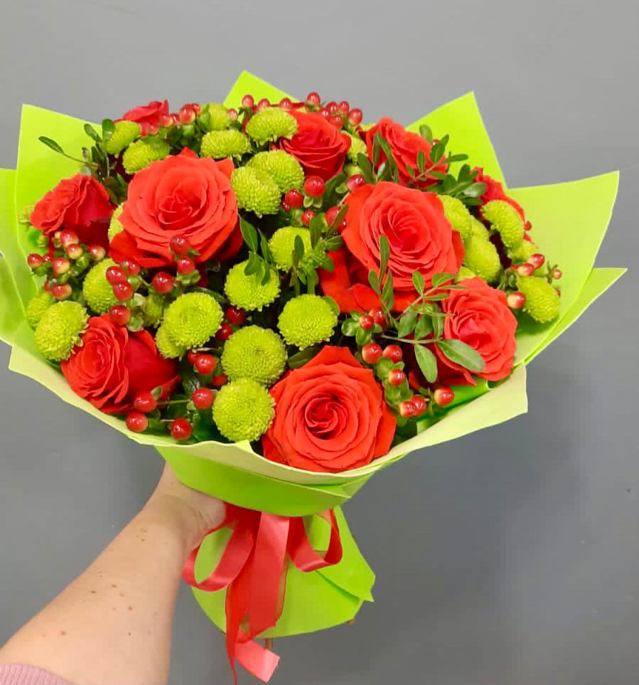 Букет цветов из: Хризантемы и Розы в Андреаполе