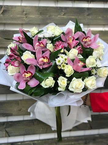 Букет цветов из: Розы и Хризантемы в Андреаполе