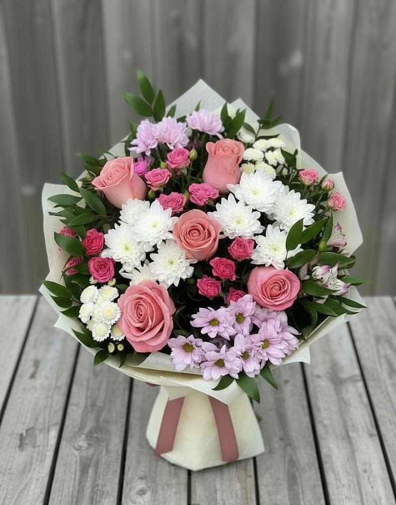 Букет цветов из: Альстромерии, Гвоздики, Розы и Хризантемы в Андреаполе