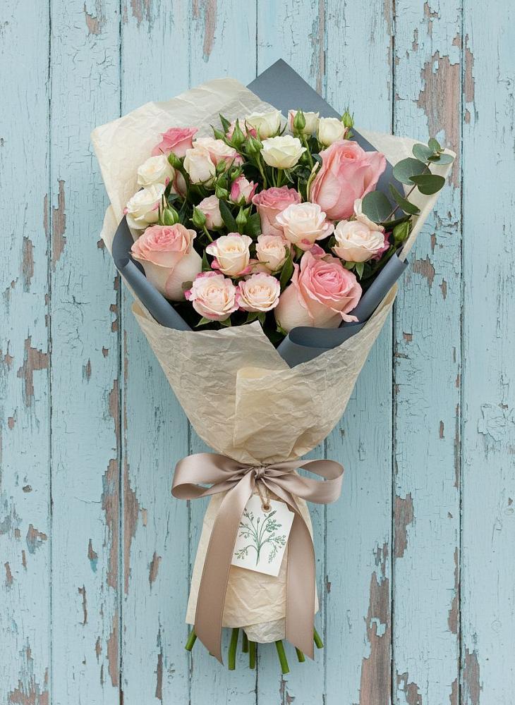 Букет цветов из: Розы в Андреаполе