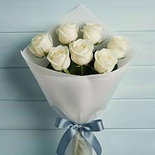 Букет 7 Белых роз Эдлесс Лав в Андреаполе