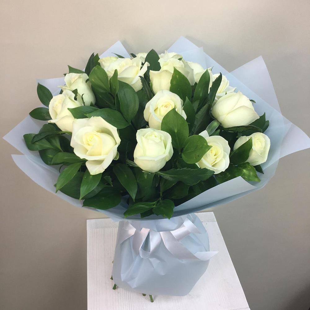 Букет 15 Белых роз Проуд в Андреаполе