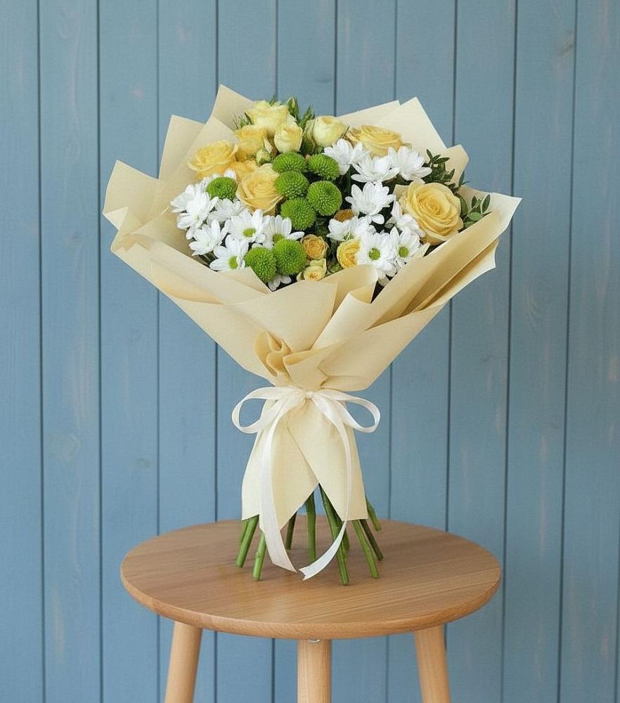 Букет цветов из: Хризантемы и Розы в Андреаполе