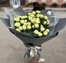 Букет Белые кустовые розы Солинеро в Андреаполе