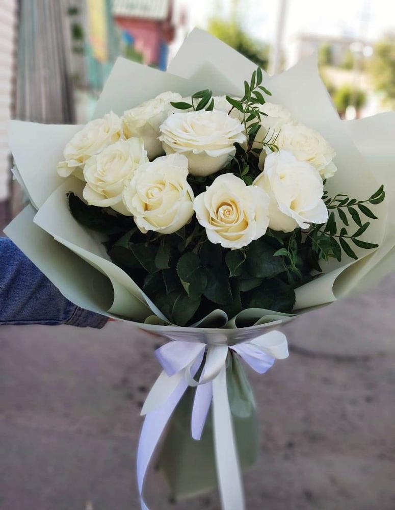 Букет Белые розы Проуд в Андреаполе