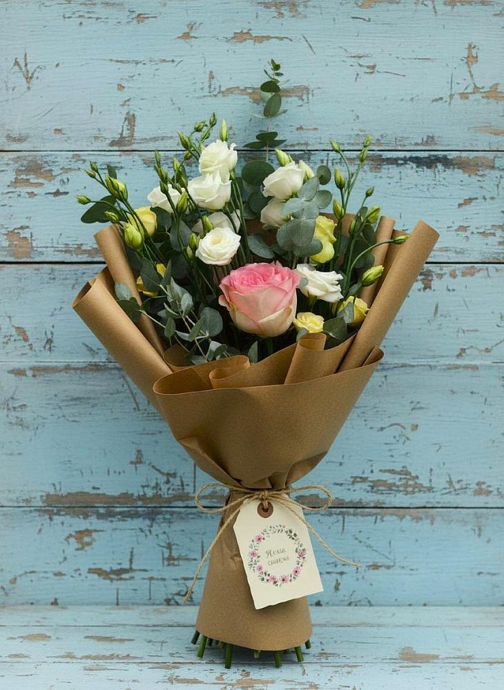 Букет цветов из: Розы и Лизиантусы в Андреаполе