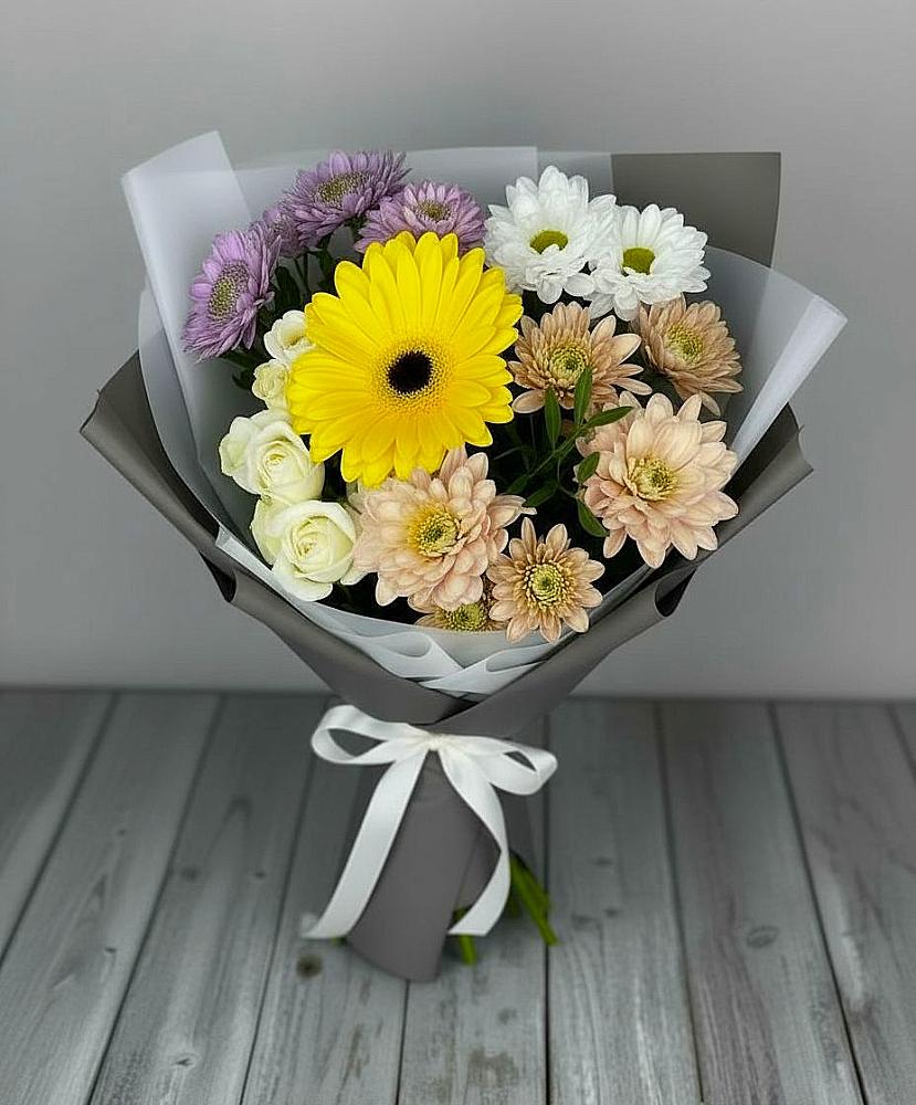 Букет цветов из: Розы, Герберы и Хризантемы в Андреаполе
