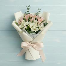 Букет цветов из:  Альстромерии в Андреаполе