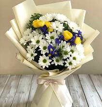 Букет цветов из:  Ирисы, Хризантемы и Розы #REPLACE_PRED# Андреаполе