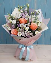 Букет цветов из:  Лизиантусы, Розы, Альстромерии и Гипсофила #REPLACE_PRED# Андреаполе