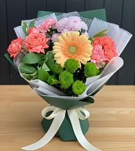 Букет цветов из:  Гвоздики, Розы, Герберы и Хризантемы в Андреаполе