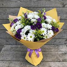 Букет цветов из:  Ирисы, Хризантемы и Ромашки в Андреаполе
