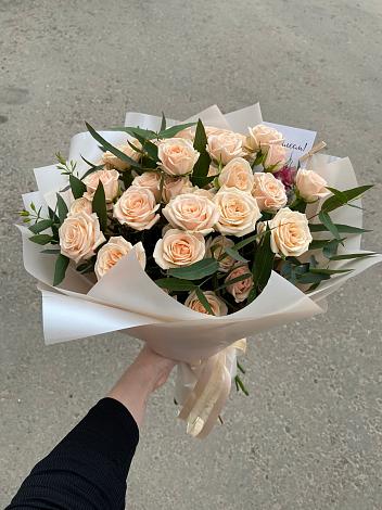 Букет Кремовые розы Латте в Андреаполе