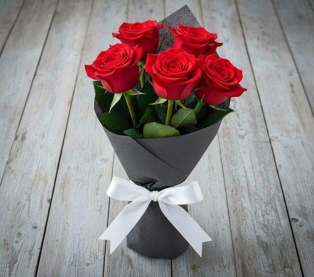 Букет 5 Красных роз Эдлесс Лав в Андреаполе