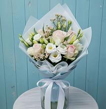 Букет цветов из:  Розы и Лизиантусы в Андреаполе