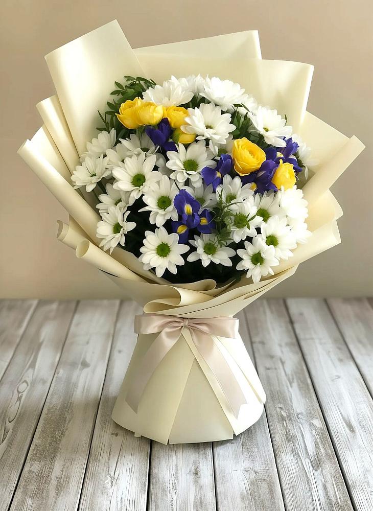 Букет цветов из: Ирисы, Хризантемы и Розы в Андреаполе
