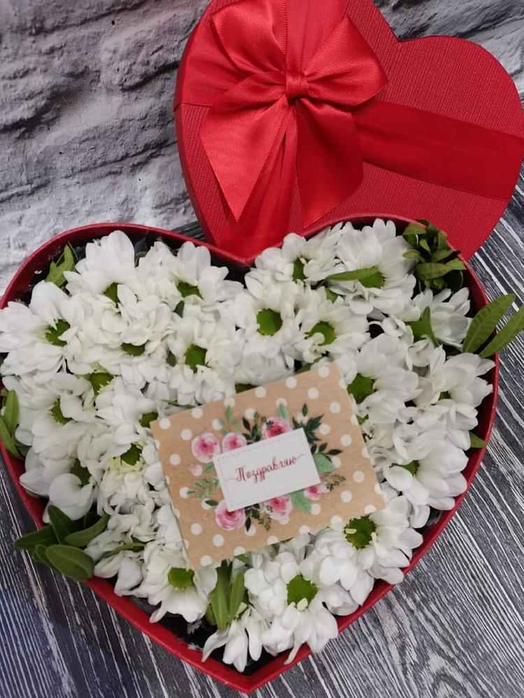 Цветочная композиция из Хризантемы в виде сердца в Андреаполе