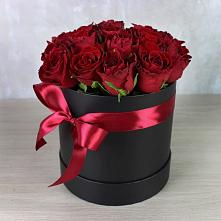 Цветочная композиция из Розы в шляпной коробке в Андреаполе