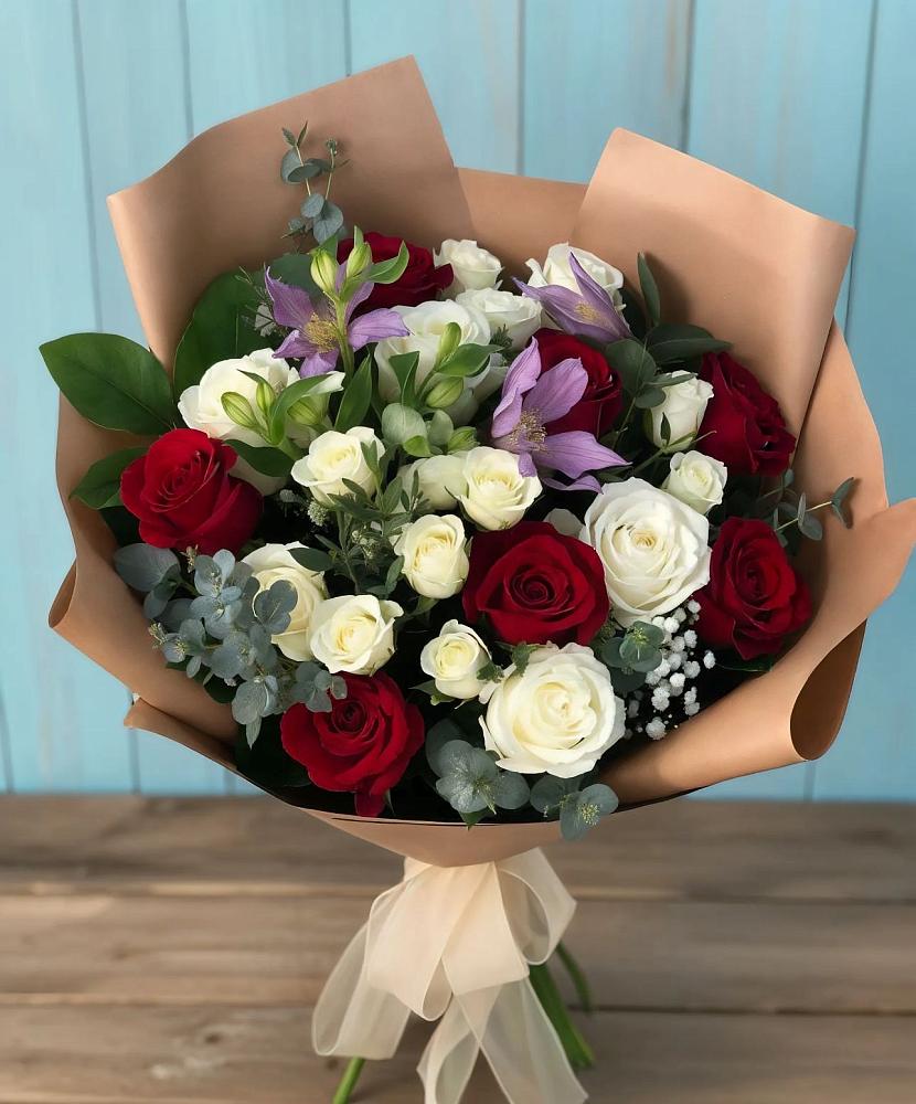 Букет цветов из: Розы и Альстромерии в Андреаполе