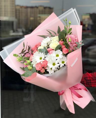 Букет цветов из: Розы, Лизиантусы и Хризантемы в Андреаполе